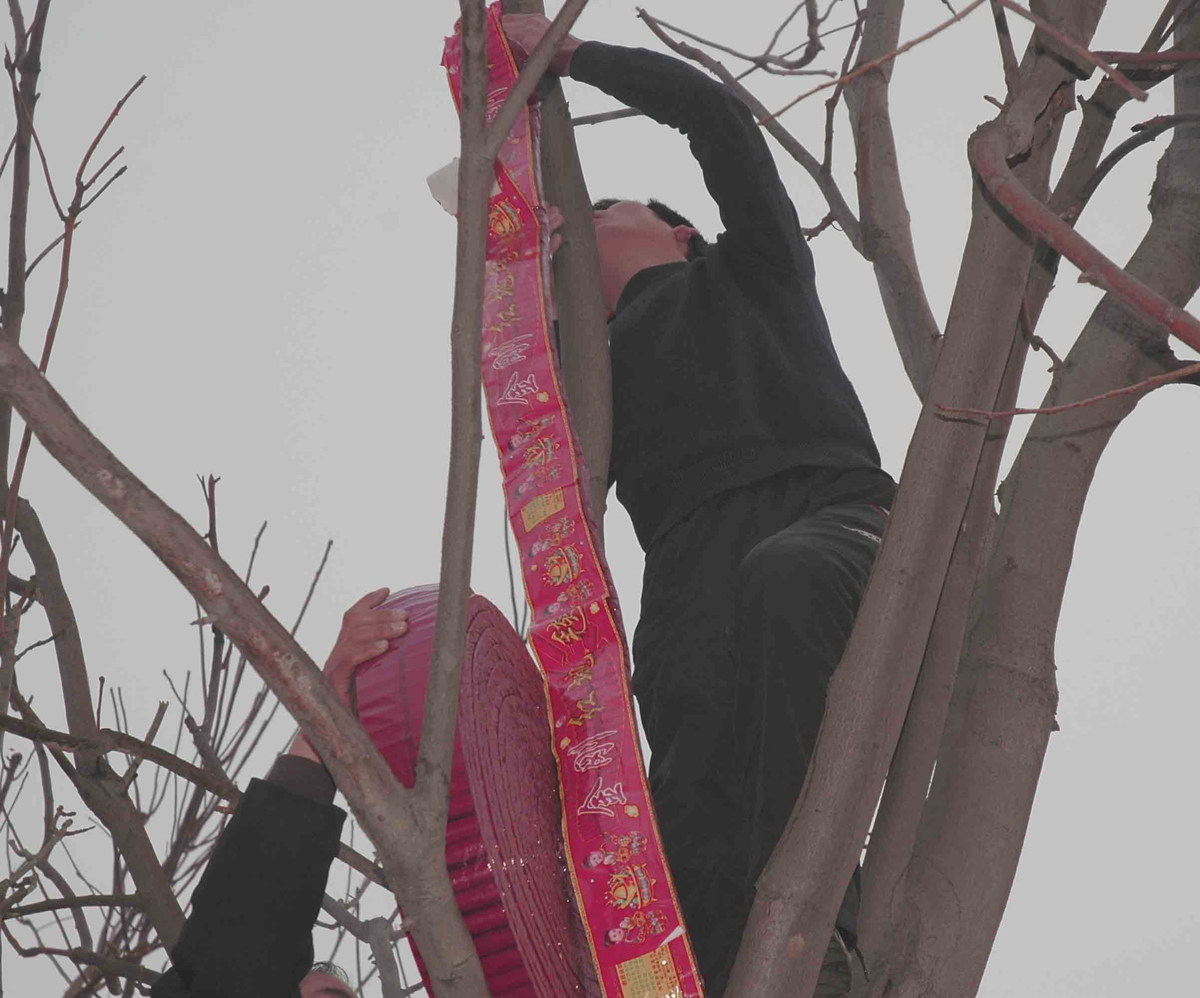 公司今天开工了给当地的风俗一样放炮开工i