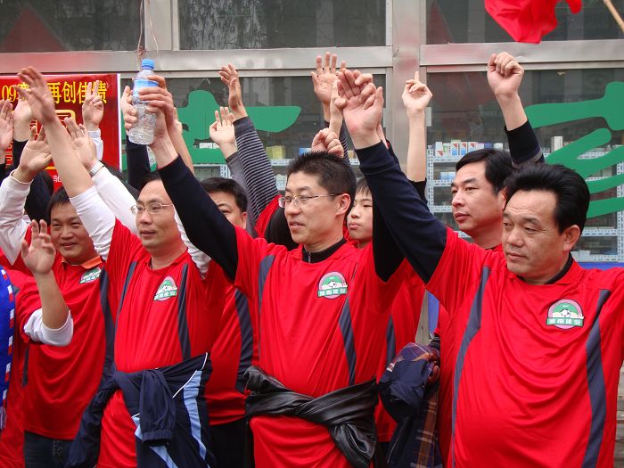 中超郑州开赛,濮阳球迷助威