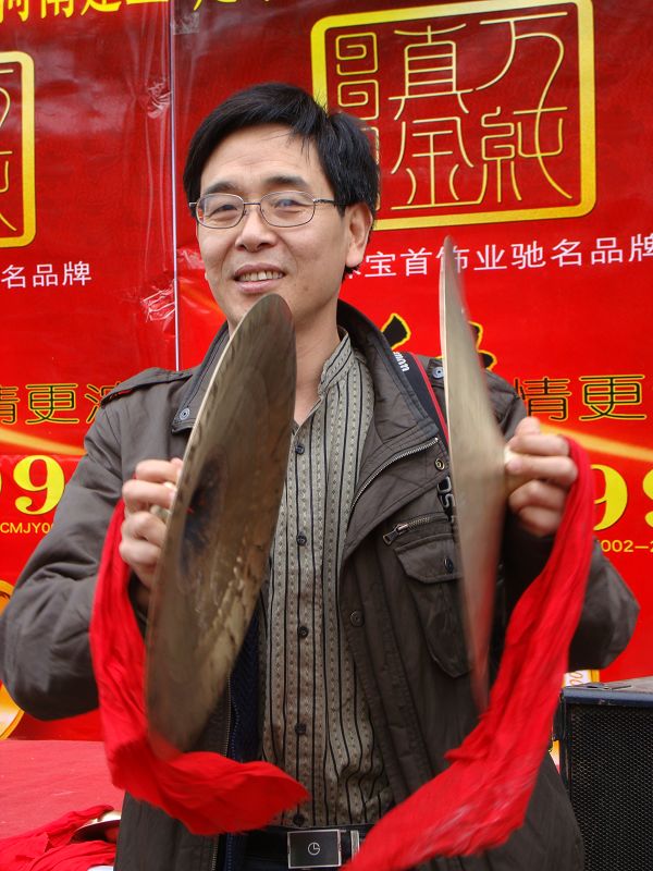中超郑州开赛,濮阳球迷助威