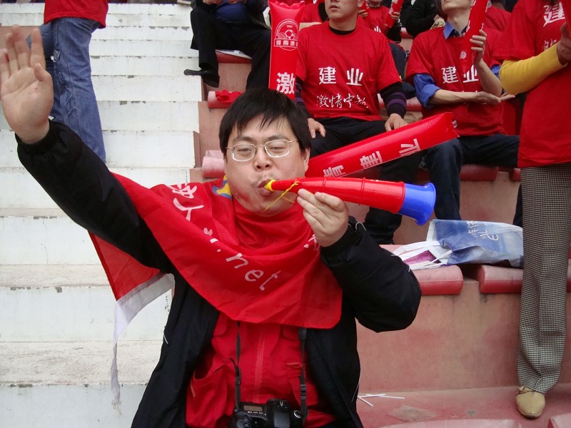 中超郑州开赛,濮阳球迷助威