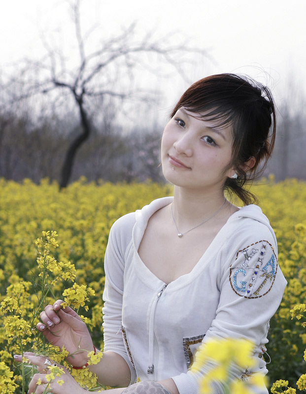 外拍靓丽女孩儿