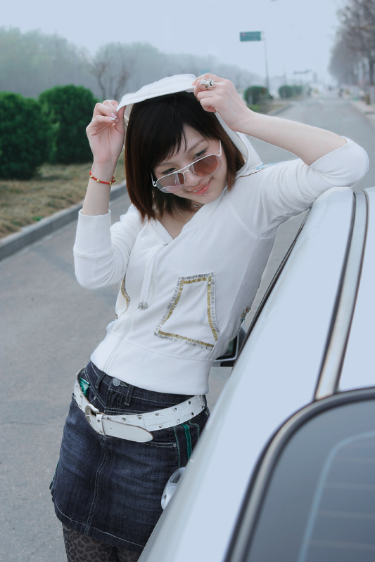 外拍靓丽女孩儿