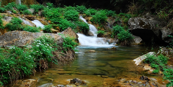 深山幽瀑