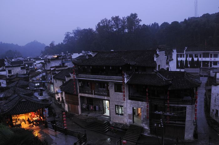 雨中婺源夜景