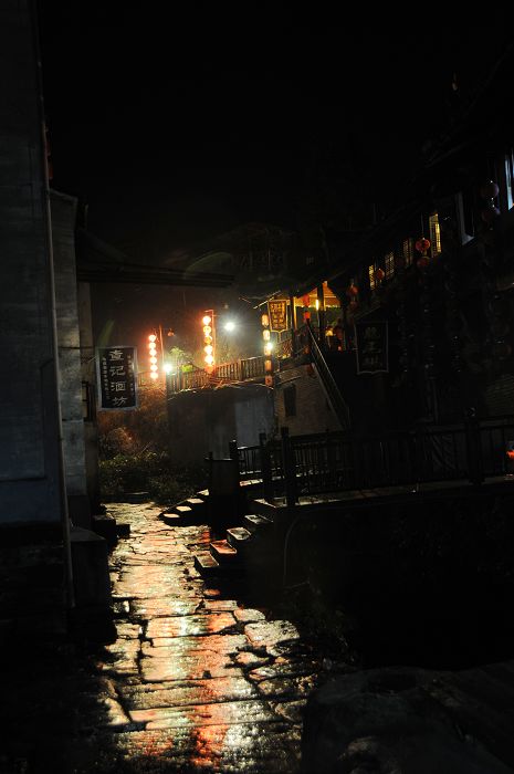 雨中婺源夜景