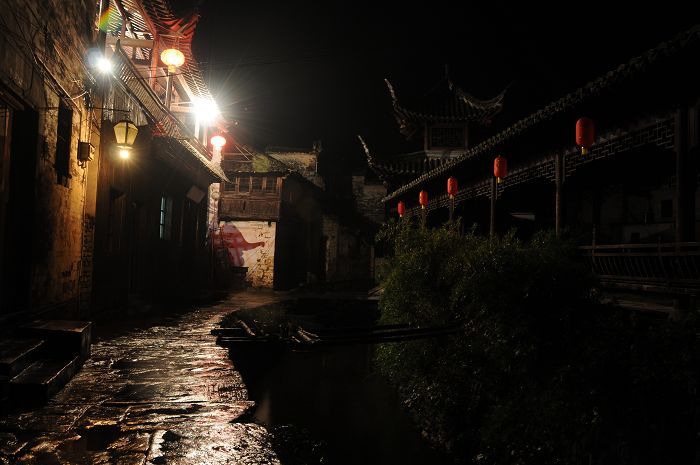 雨中婺源夜景