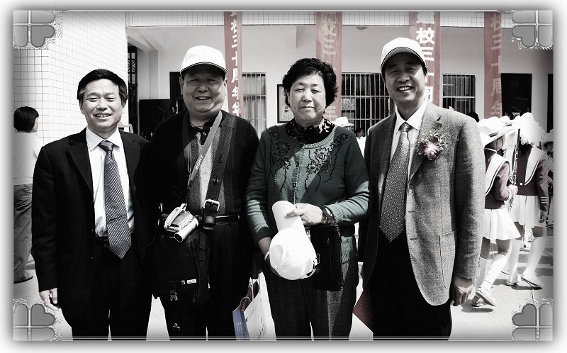 油田一小30周年庆典小片两张