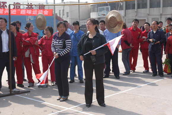 迎五一趣味运动会在第五社区举办