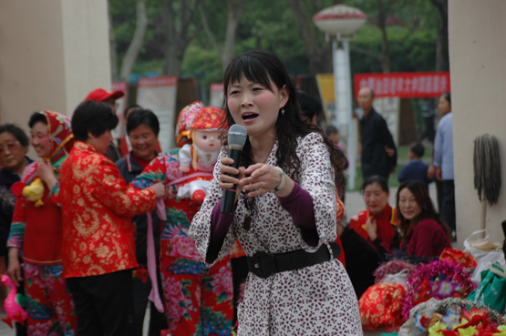 老年大学庆五一演出引人入胜