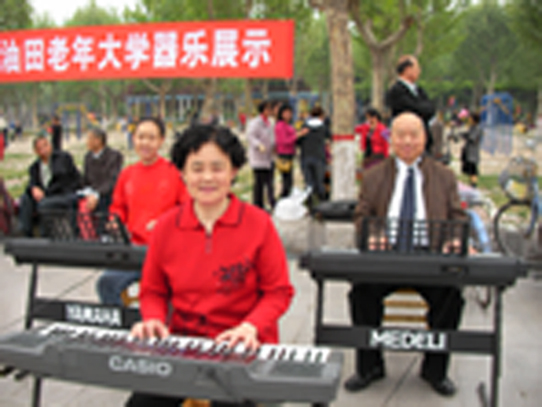 老年大学庆五一演出引人入胜