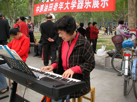 老年大学庆五一演出引人入胜