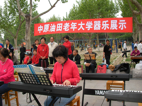 老年大学庆五一演出引人入胜