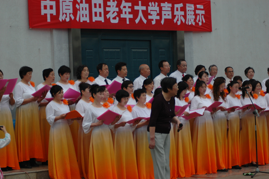 老年大学庆五一演出引人入胜