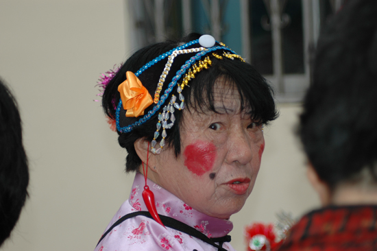 金奖节目当街演