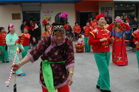金奖节目当街演