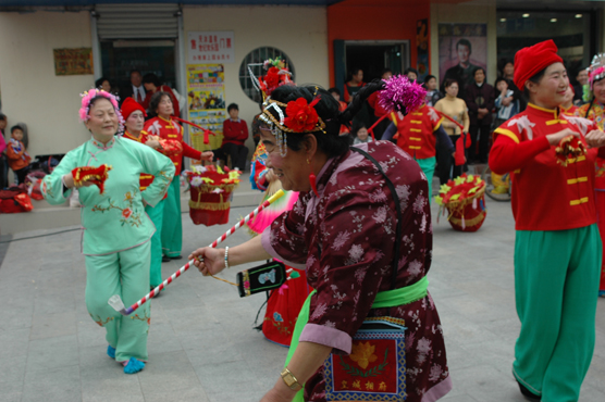 金奖节目当街演