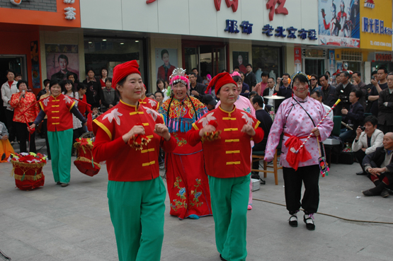 金奖节目当街演