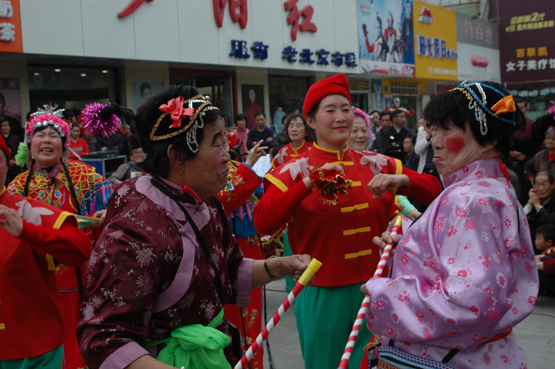 金奖节目当街演