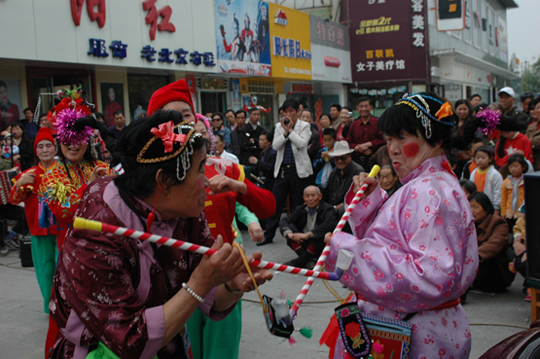 金奖节目当街演
