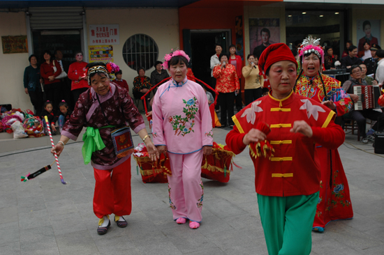 金奖节目当街演