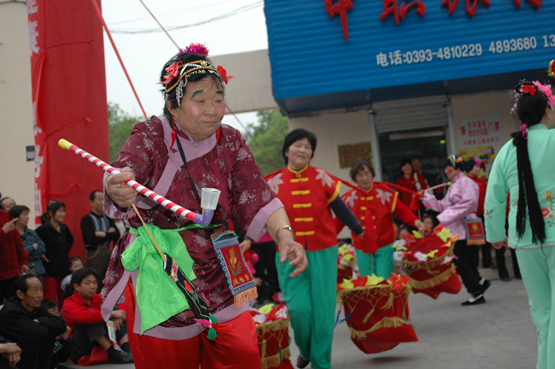 金奖节目当街演