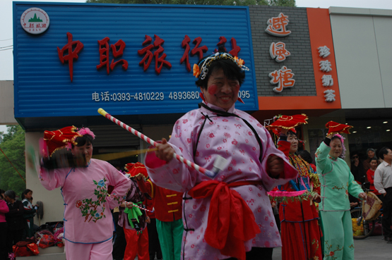 金奖节目当街演