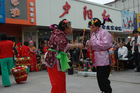 金奖节目当街演