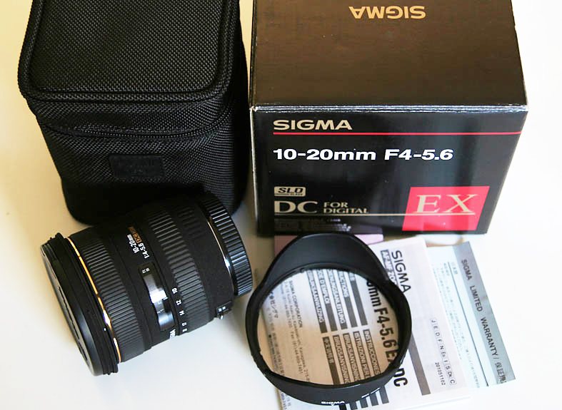 一个适马超广角10-20mm 4.0-5.6 DC HSM 广角镜（尼康口）