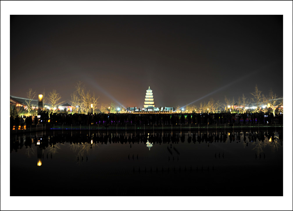 西安大雁塔北广场夜景