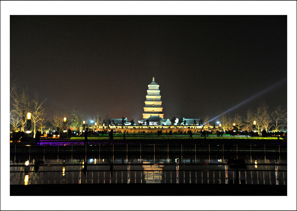 西安大雁塔北广场夜景