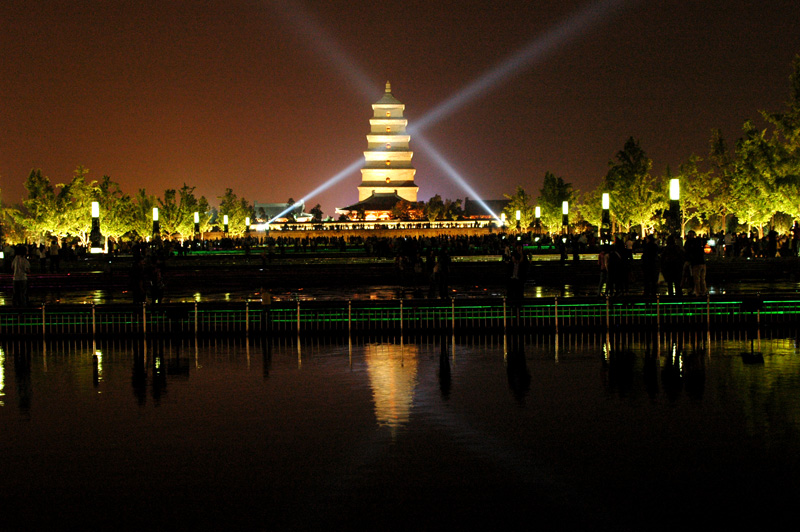西安大雁塔北广场夜景