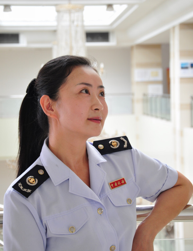 漂亮的女税官