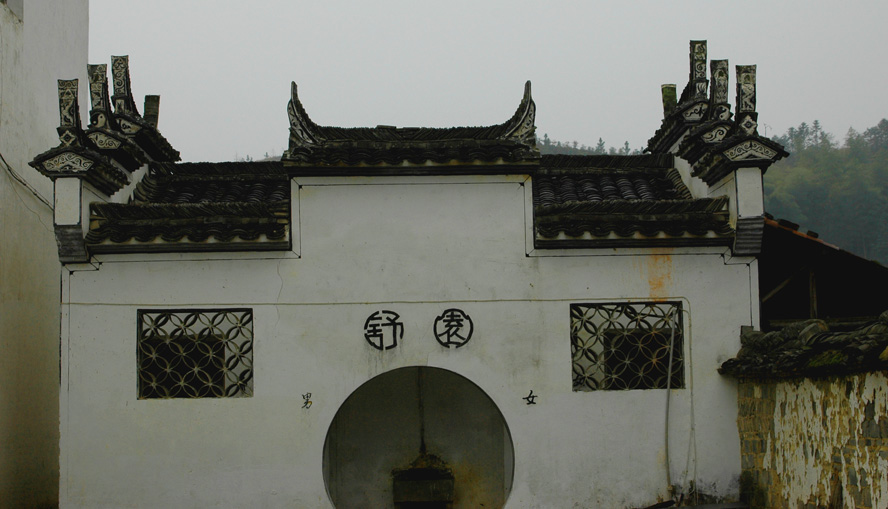 百年民居多苍桑
