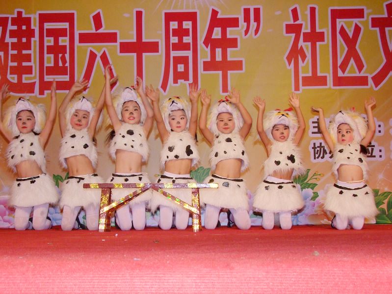 [原创]清华园、大庆路办事处举办“庆祝建国六十周年”晚会实拍