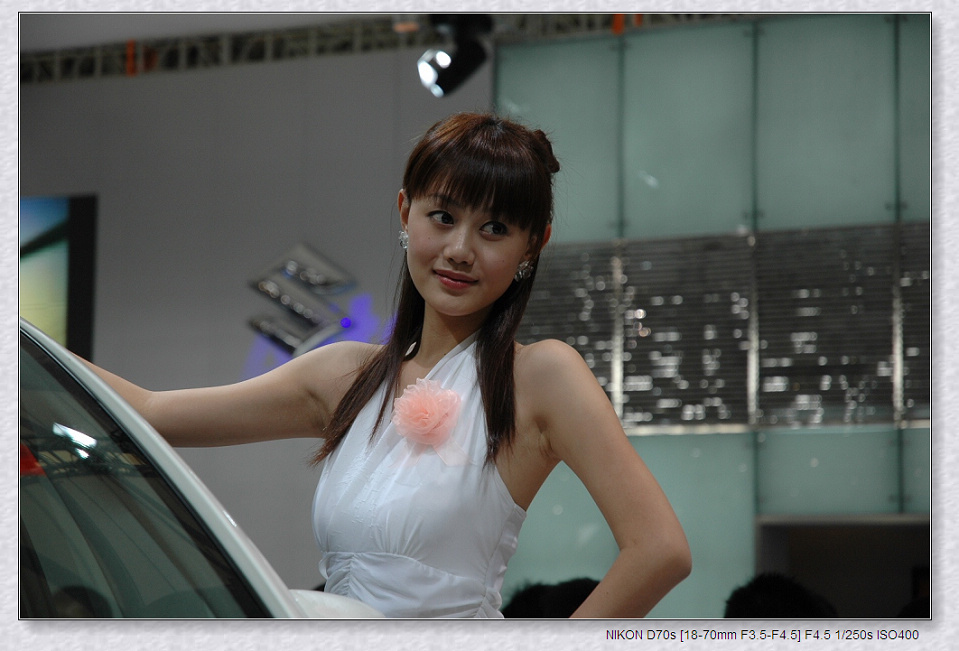 美女车模