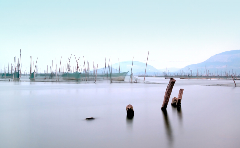 细雨东平湖