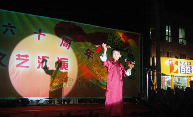 玉兰花园看演出