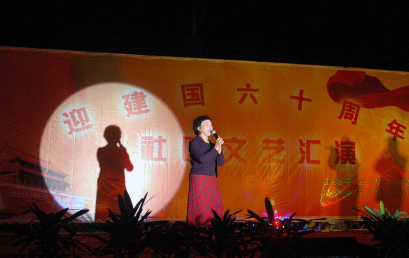 玉兰花园看演出