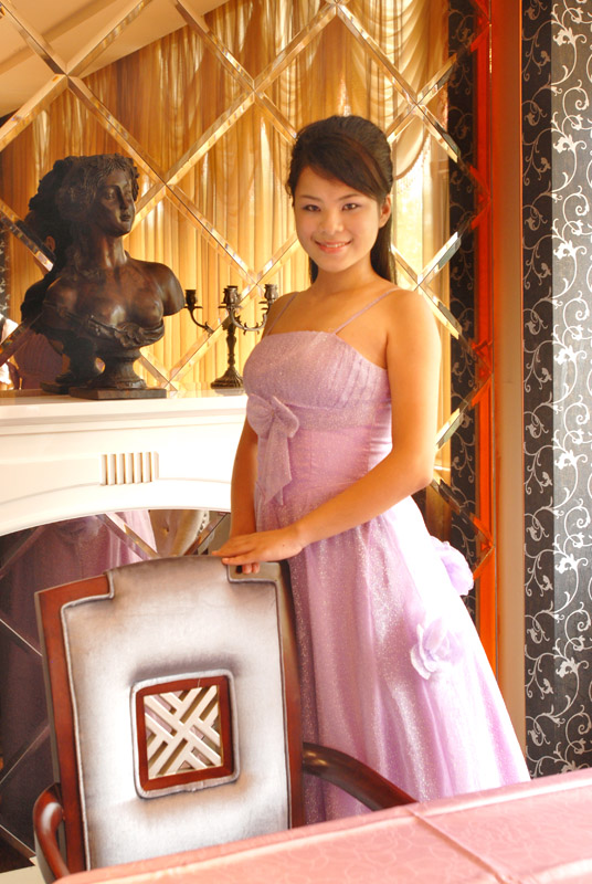 发几幅美女图