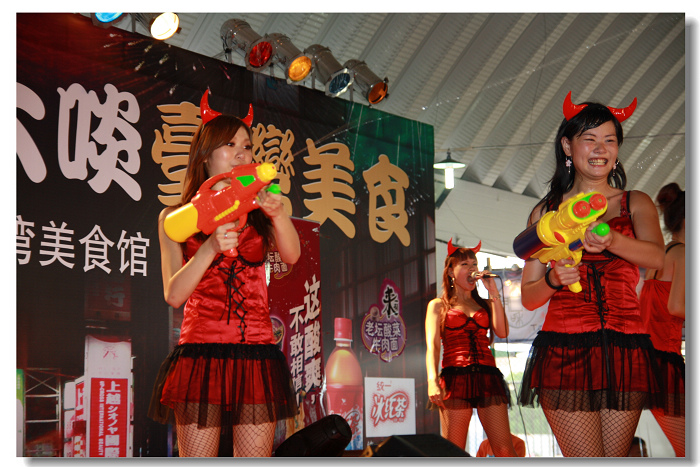 青岛国际啤酒节里的美女们