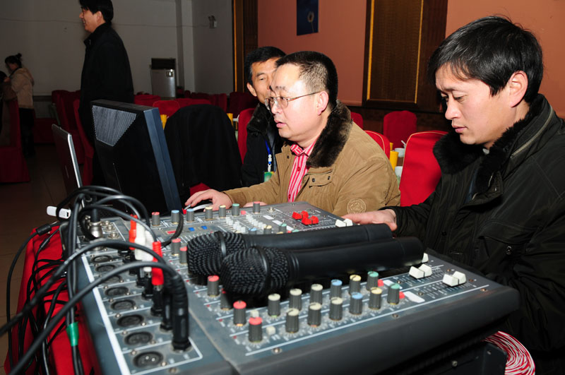 一个馒头引发的劫案------2010年元旦晚会花絮