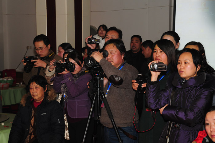 一个馒头引发的劫案------2010年元旦晚会花絮
