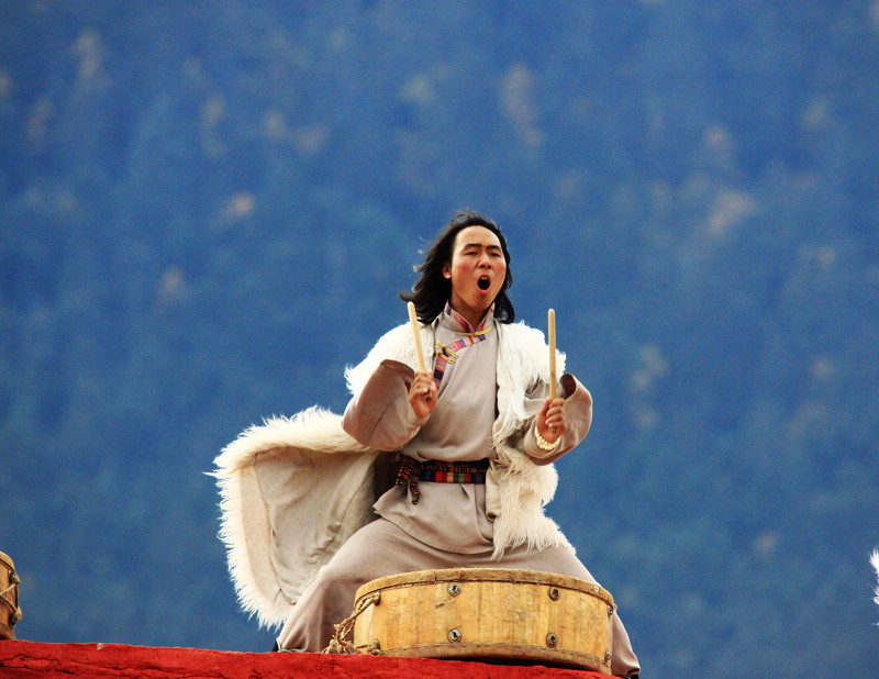 雪山下的民族
