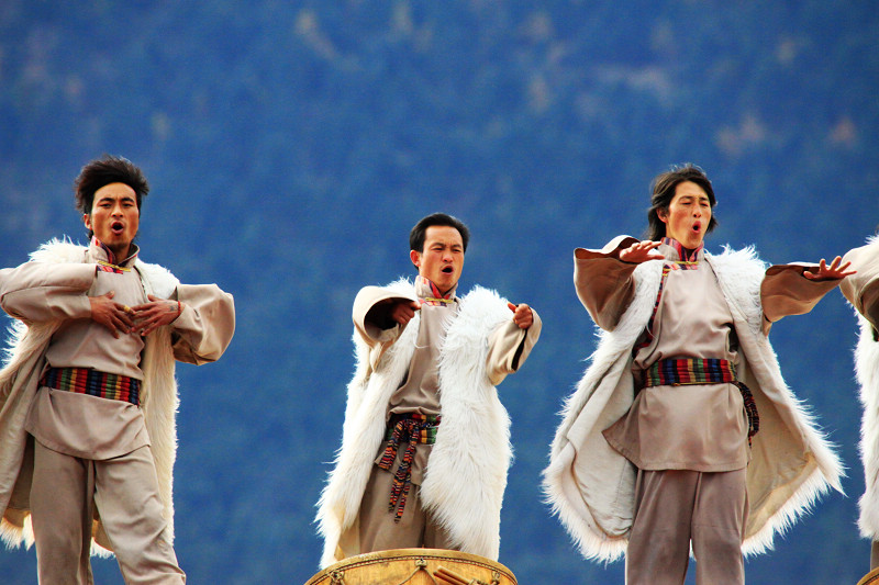 雪山下的民族