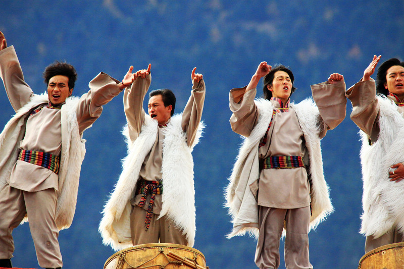雪山下的民族
