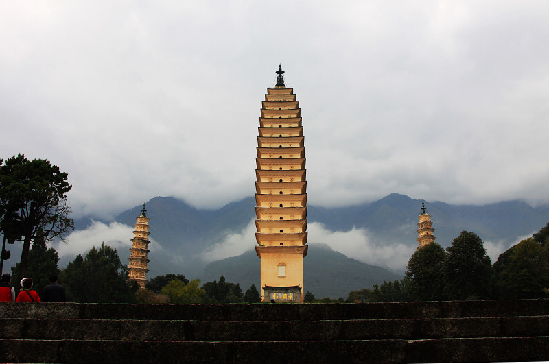 三塔丽影