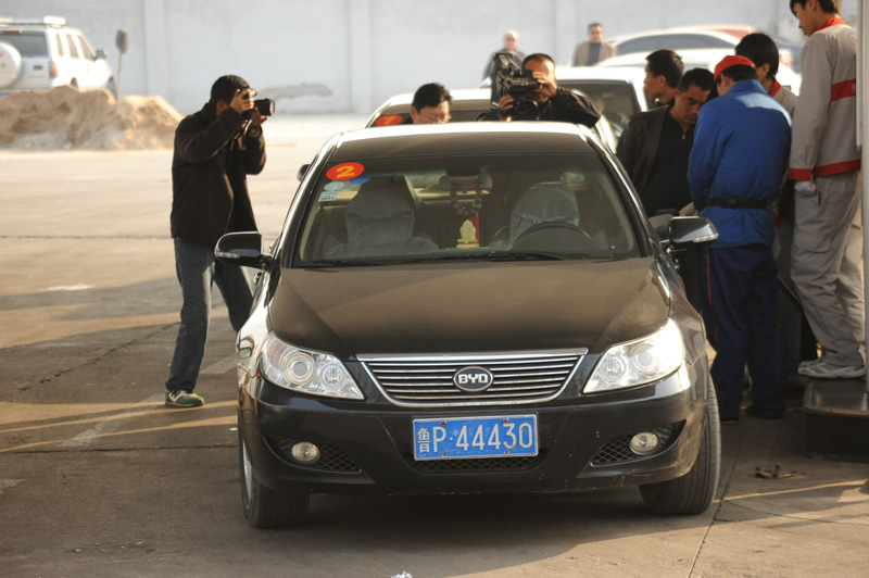 比亚迪“全场一元”拍卖会花絮