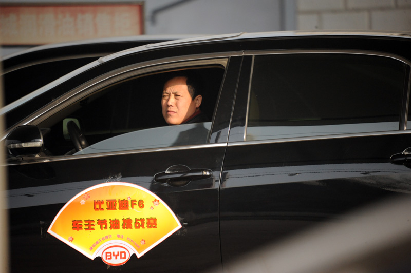 比亚迪“全场一元”拍卖会花絮