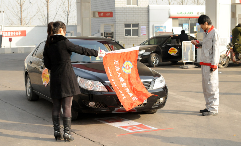 比亚迪“全场一元”拍卖会花絮