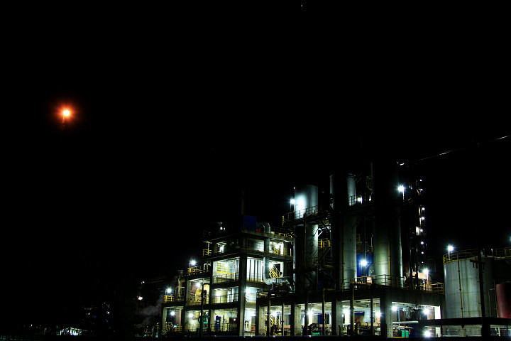 华北石油炼油厂夜色